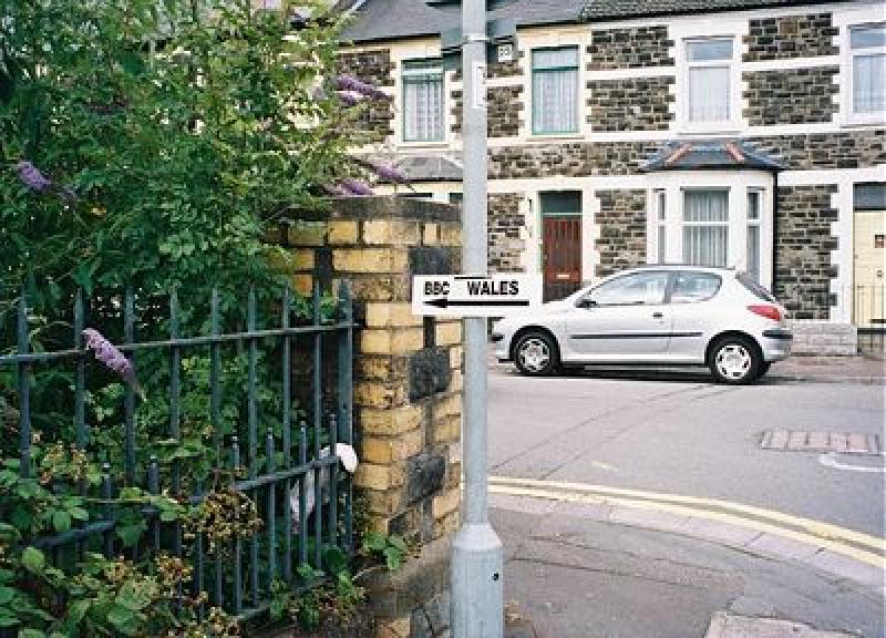 Filming at Cardiff Royal Infirmary, 18 Jul 2004. Photo: Dave Shuttleworth