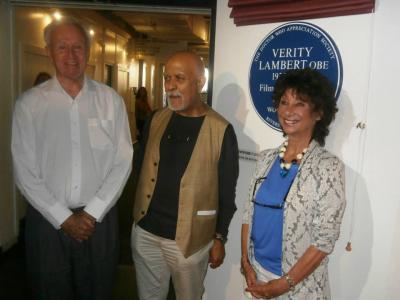 William Russell, Waris Hussein and Carole Ann Ford with the Verity Lambert Plaque (Credit: DWAS)