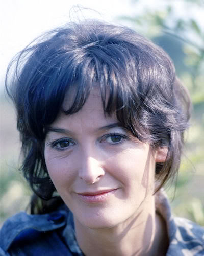 Anna Barry 