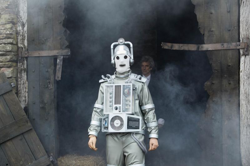 The Doctor Falls : Mondasian Cyberman, The Doctor (Peter Capaldi) (Credit: BBC/BBC Worldwide (Simon Ridgway))