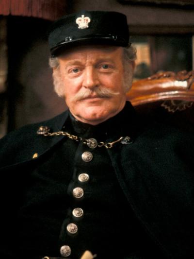 Frank Windsor as Inspector Mackenzie (Credit: BBC)