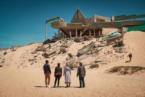  The Ghost Monument: Yaz (Mandip Gill), The Doctor (Jodie Whittaker), Graham (Bradley Walsh) (Credit: BBC Studios (Coco Van Opens))