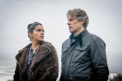 Yasmin Khan (MANDIP GILL), Dan (JOHN BISHOP) (Credit: James Pardon / BBC Studios)