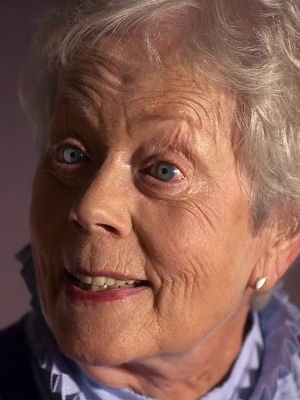 Annette Crosbie